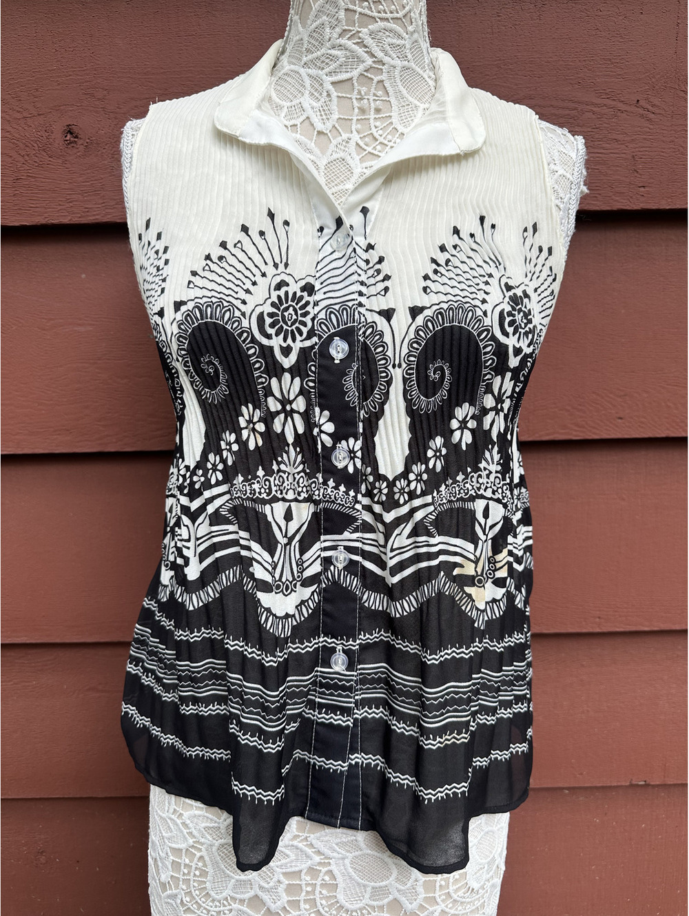 Serenade New York Sleeveless Button-Up Blouse White Black Accordion Pleated Boho